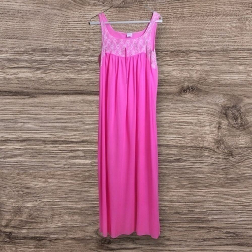 Vintage pink Lace Sleeveless nightgown. Medium.